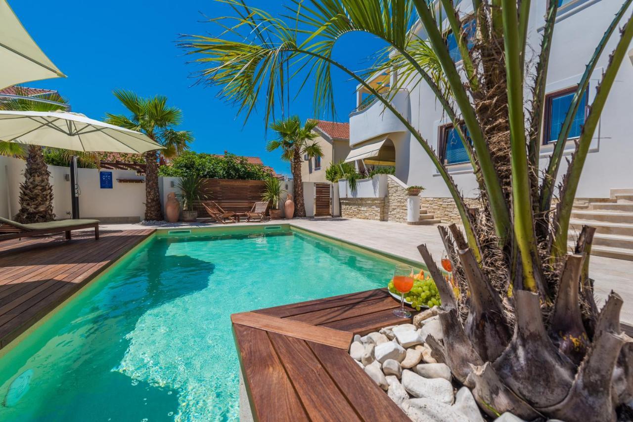Apartments "Villa Antisin" With Heated Pool Zadar Exteriör bild