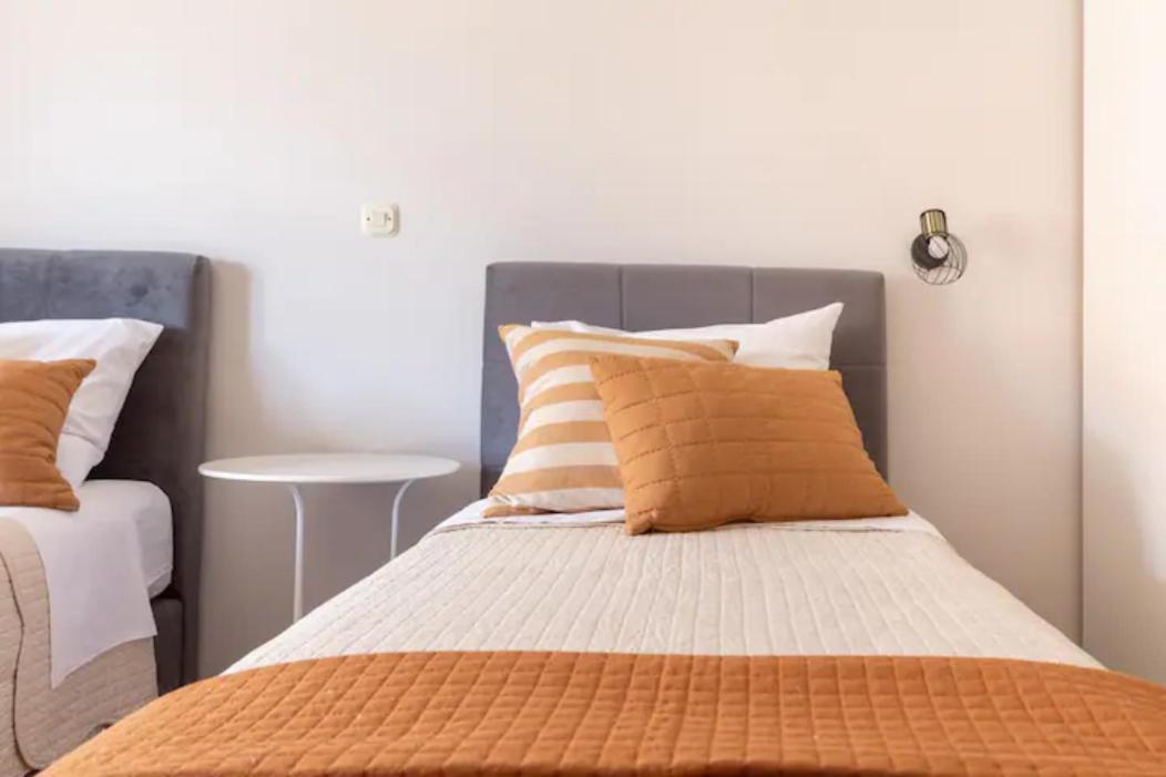 Apartments "Villa Antisin" With Heated Pool Zadar Exteriör bild