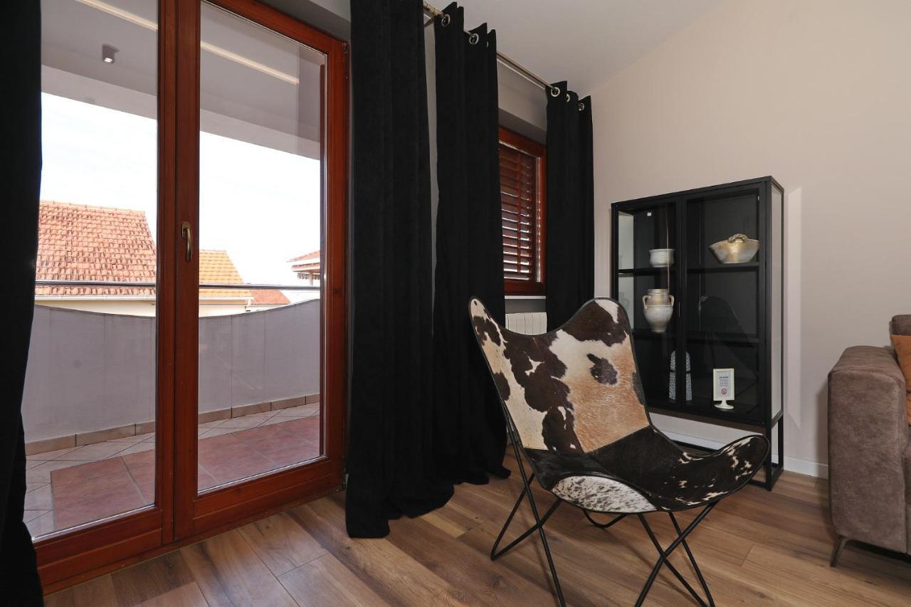 Apartments "Villa Antisin" With Heated Pool Zadar Exteriör bild