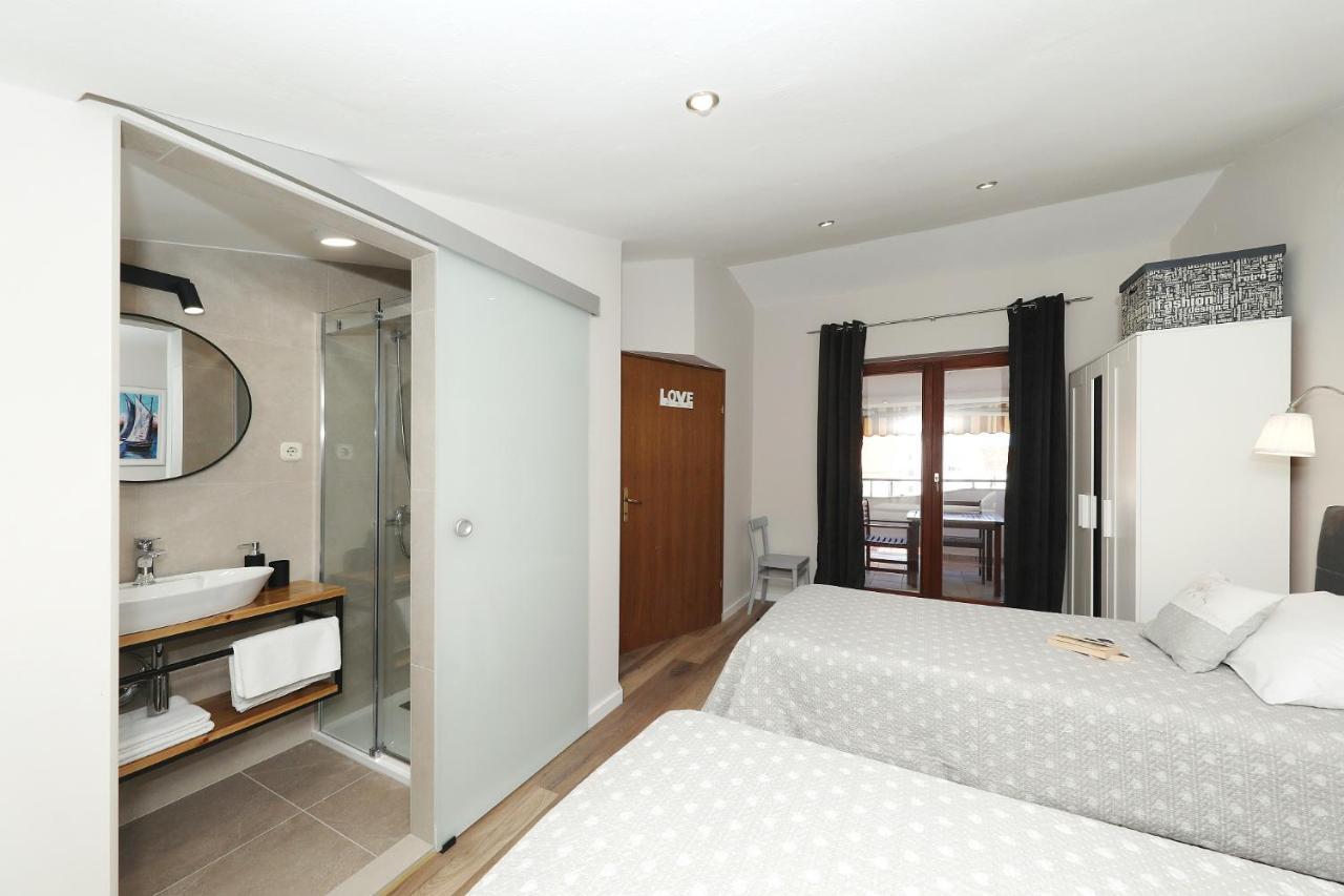 Apartments "Villa Antisin" With Heated Pool Zadar Exteriör bild