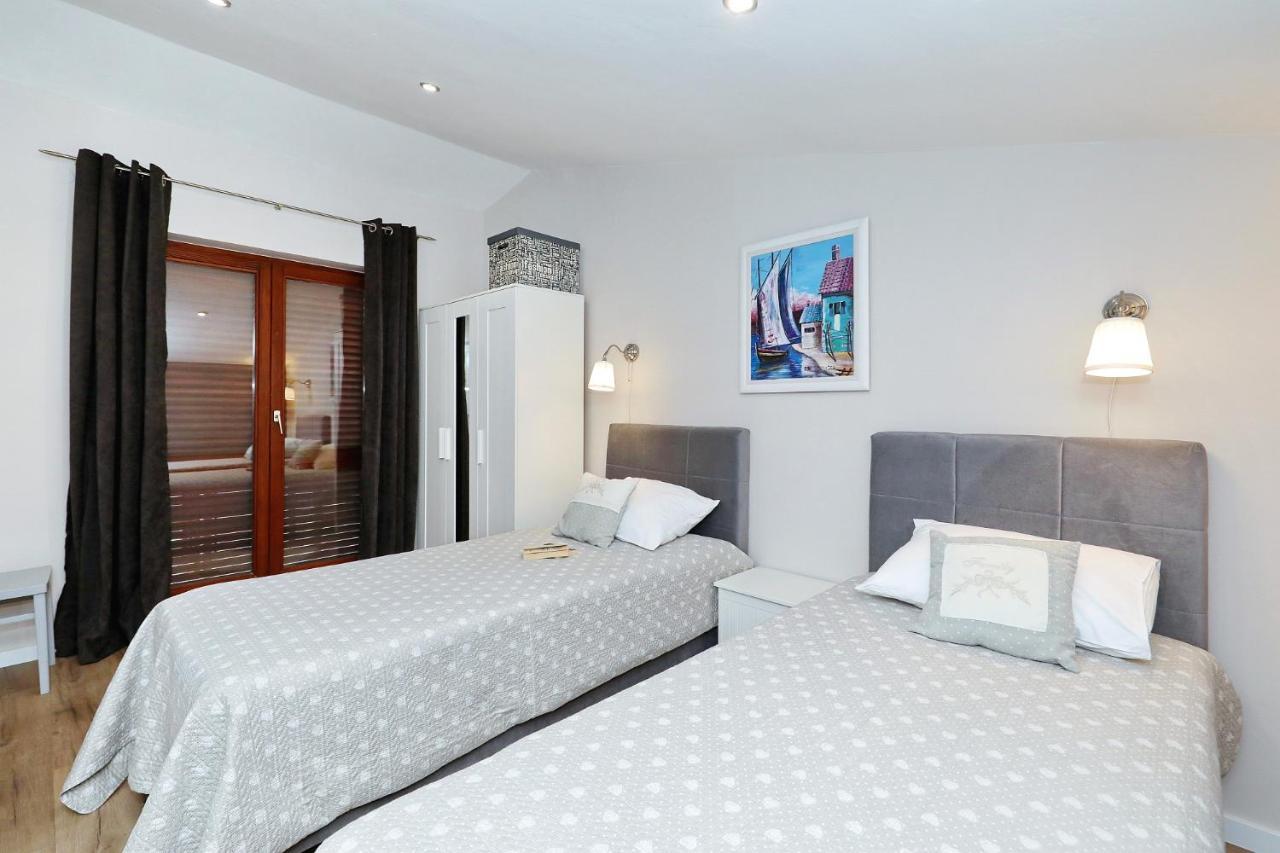 Apartments "Villa Antisin" With Heated Pool Zadar Exteriör bild