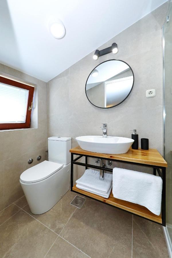 Apartments "Villa Antisin" With Heated Pool Zadar Exteriör bild