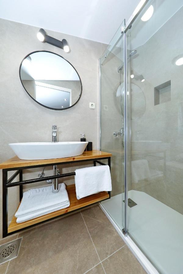 Apartments "Villa Antisin" With Heated Pool Zadar Exteriör bild