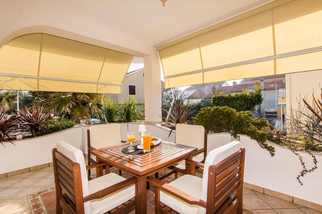 Apartments "Villa Antisin" With Heated Pool Zadar Exteriör bild