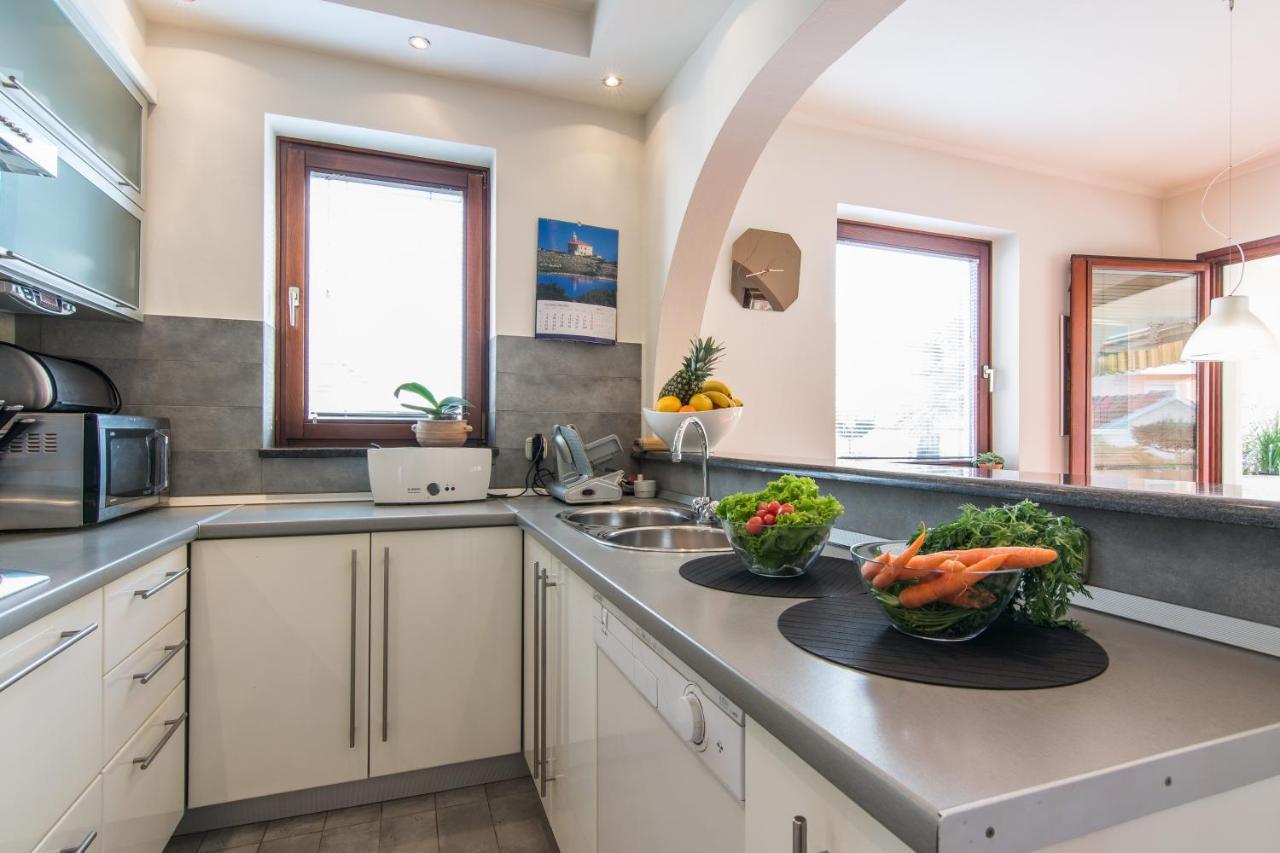 Apartments "Villa Antisin" With Heated Pool Zadar Exteriör bild
